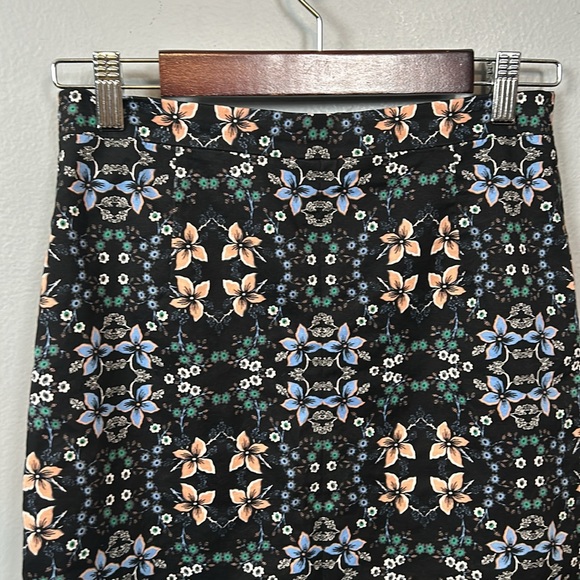 J. Crew Floral Print A-Line Cotton Skirt Black Size 4- gently used - Picture 4 of 12